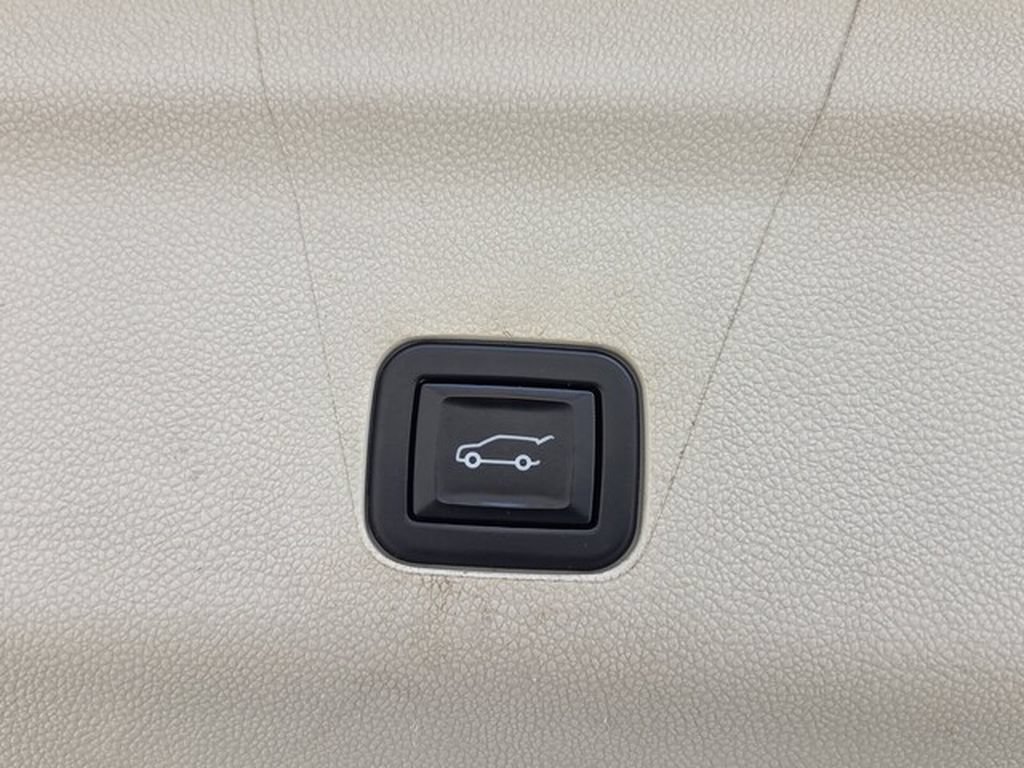 Used 2022 Cadillac Escalade ESV Sport Platinum RWD image 13