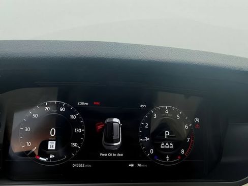Used 2019 Land Rover Range Rover Velar S AWD/4WD image 17