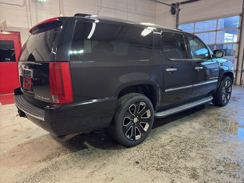 Used 2013 Cadillac Escalade ESV Luxury image 6