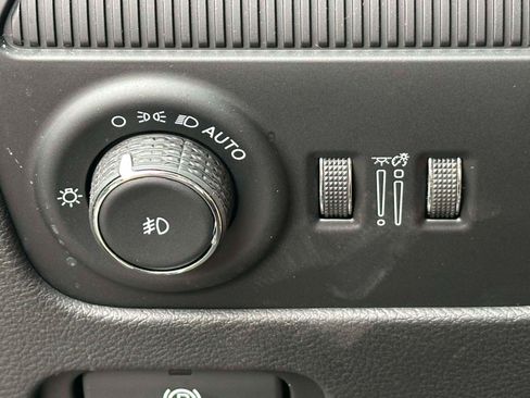 Used 2025 Jeep Wagoneer 4WD w/ Premium Group I image 19