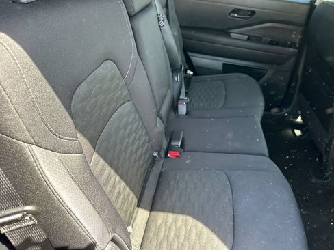 Used 2025 Nissan Pathfinder SV AWD/4WD image 15