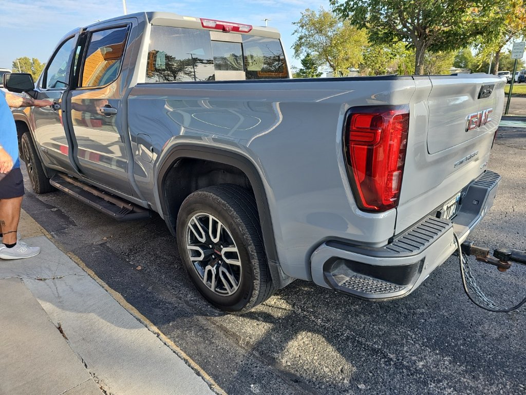 Used 2024 GMC Sierra 1500 AT4 w/ Technology Package AWD/4WD image 4