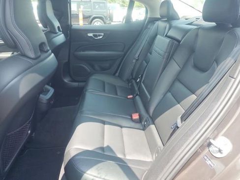 Used 2025 Volvo S60 B5 Core FWD image 7