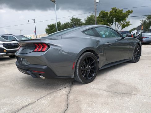 Used 2025 Ford Mustang Coupe RWD image 4