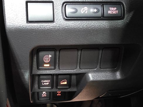 Used 2022 Nissan Frontier PRO-4X w/ Technology Package AWD/4WD image 37