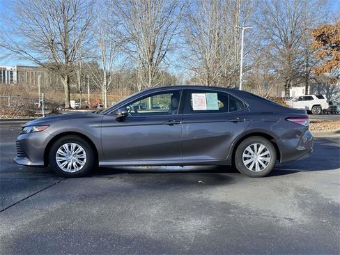 Used 2019 Toyota Camry LE image 2