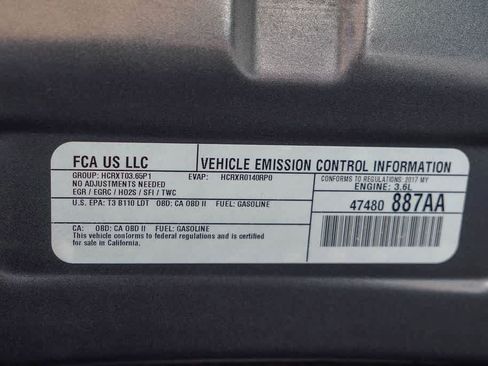 Used 2017 Chrysler Pacifica Limited w/ UConnect Theater Package FWD image 28