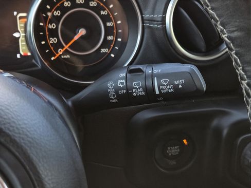 Used 2019 Jeep Wrangler Unlimited Sahara w/ Uconnect 4C Nav & Sound Group AWD/4WD image 18
