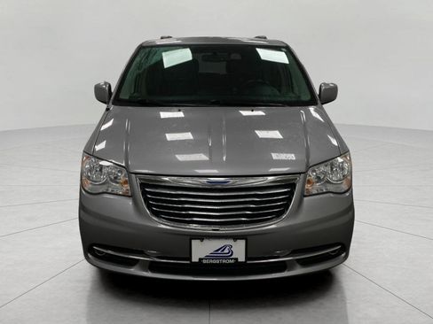 Used 2014 Chrysler Town & Country Touring image 11