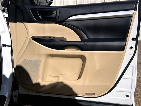 Used 2018 Toyota Highlander Plus image 20