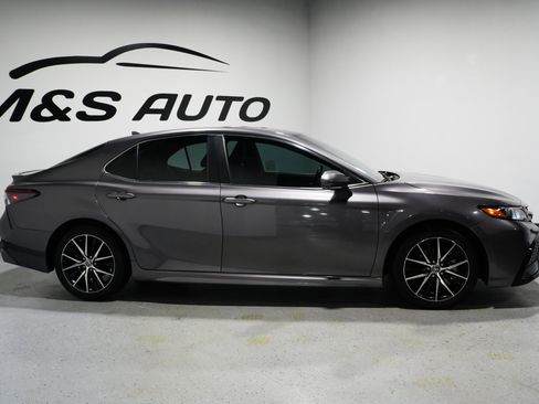 Used 2023 Toyota Camry SE image 6