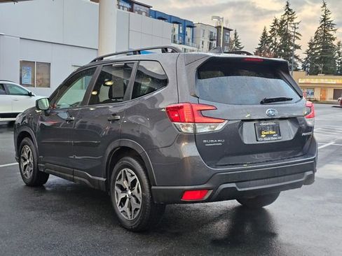 Used 2024 Subaru Forester Premium image 3