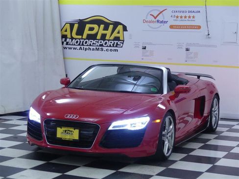 Used 2014 Audi R8 V8 w/ Convenience Package image 4