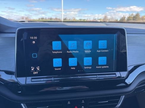 Used 2024 Volkswagen Atlas Cross Sport SE AWD/4WD image 15