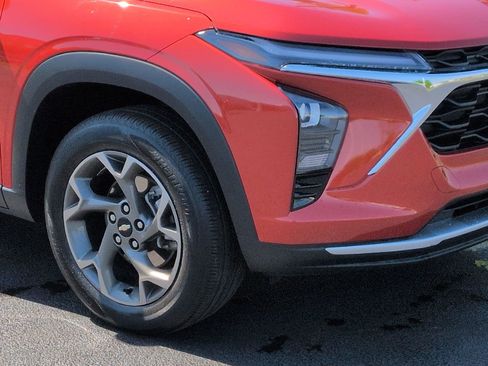 Used 2024 Chevrolet Trax LT w/ Driver Confidence Package FWD image 9