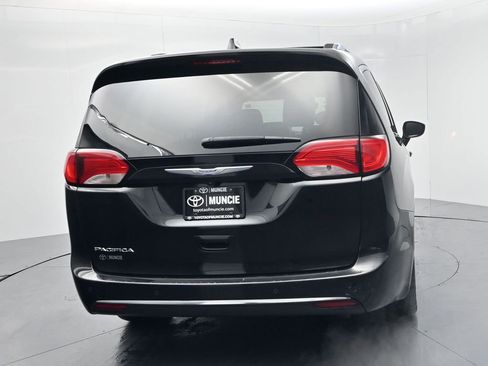 Used 2018 Chrysler Pacifica Touring-L Plus w/ Tire & Wheel Group image 7