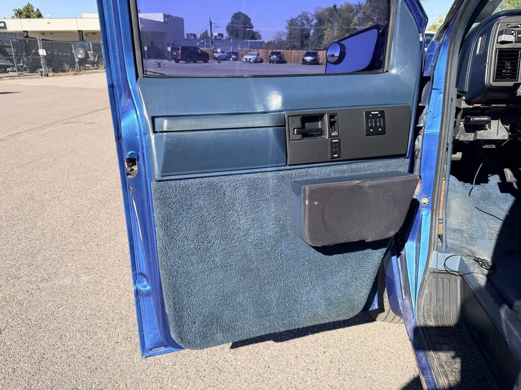Used 1995 Chevrolet Astro AWD Passenger image 7