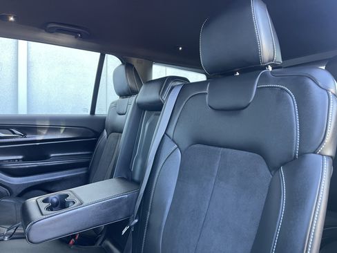 New 2025 Jeep Grand Cherokee L Laredo image 18