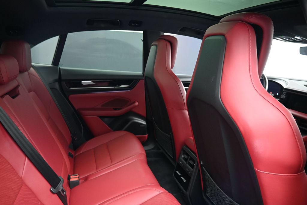 Certified 2025 Porsche Macan 4 Electric AWD/4WD image 7