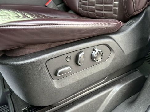 Used 2022 Cadillac Escalade Sport Platinum w/ LPO, ONYX Package image 18