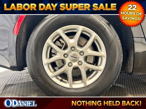 Used 2025 Chrysler Pacifica Select FWD image 8