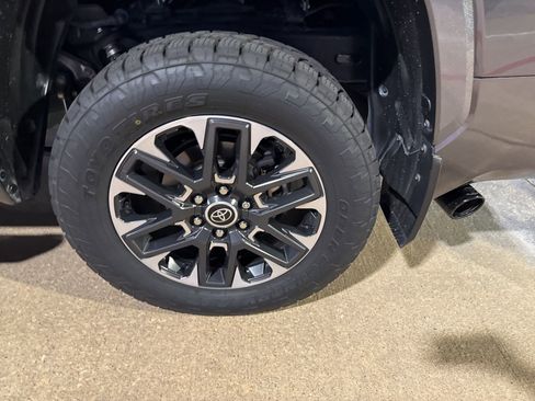 Used 2024 Toyota Tundra Limited w/ Power Package image 9