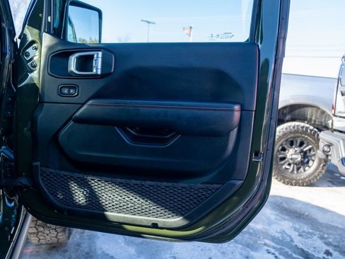 Used 2022 Jeep Gladiator Mojave w/ Cold Weather Group image 12