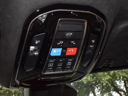 Used 2024 Jeep Grand Wagoneer Series III w/ Rear Seat Video Group 1 AWD/4WD image 33