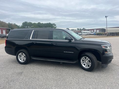 Used 2018 Chevrolet Suburban LT image 9
