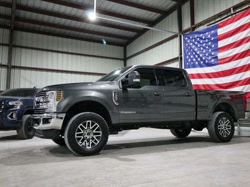 Used 2019 Ford F250 Lariat w/ Lariat Ultimate Package AWD/4WD image 4