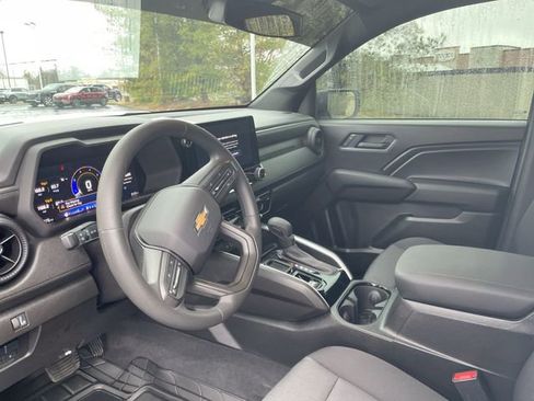 Used 2025 Chevrolet Colorado W/T w/ Advanced Trailering Package image 12
