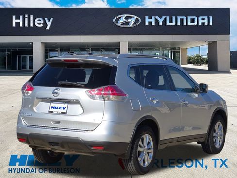 Used 2016 Nissan Rogue SV w/ SV Premium Package image 4