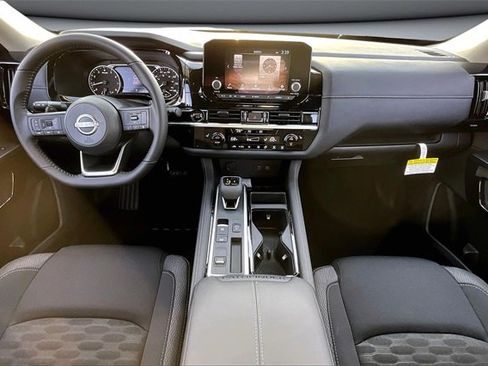 New 2025 Nissan Pathfinder SV image 5