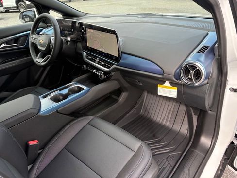 New 2026 Chevrolet Equinox EV LT image 27
