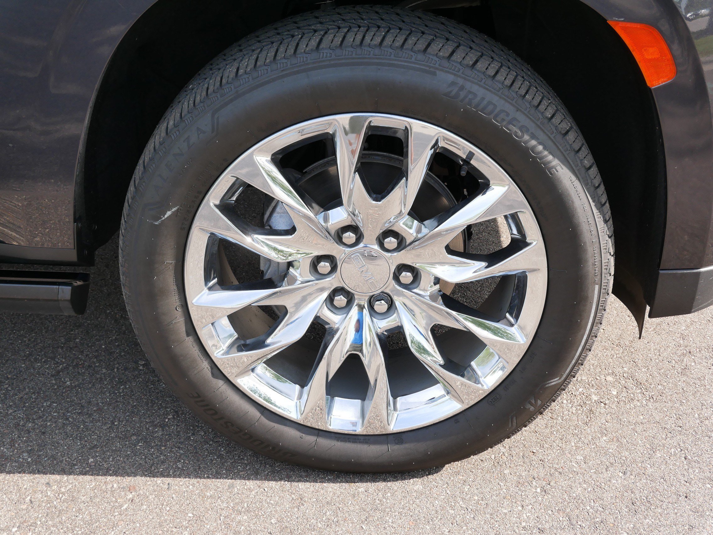Used 2024 GMC Yukon XL Denali AWD/4WD image 15