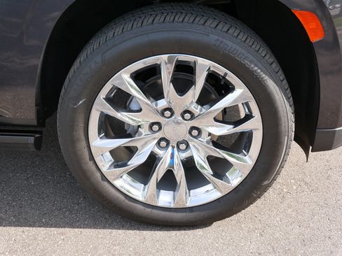 Used 2024 GMC Yukon XL Denali AWD/4WD image 15