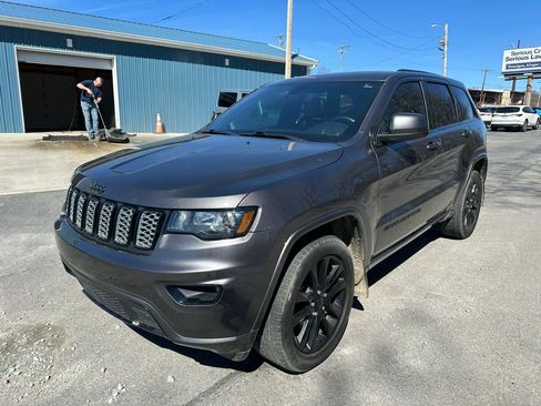 Used 2019 Jeep Grand Cherokee Altitude image 1