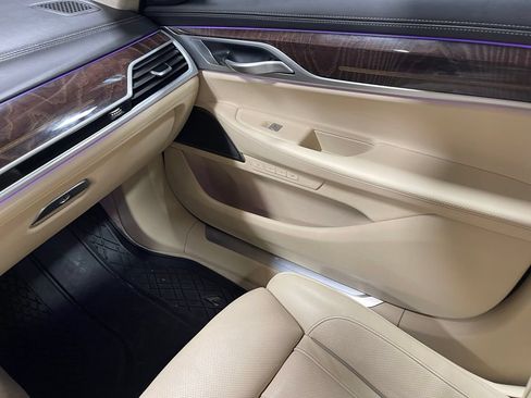 Used 2020 BMW 750i xDrive w/ Executive Package AWD/4WD image 27