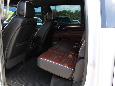 Used 2024 GMC Sierra 3500 Denali Ultimate AWD/4WD image 15
