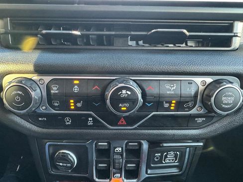 Used 2025 Jeep Wrangler Unlimited Sport image 21