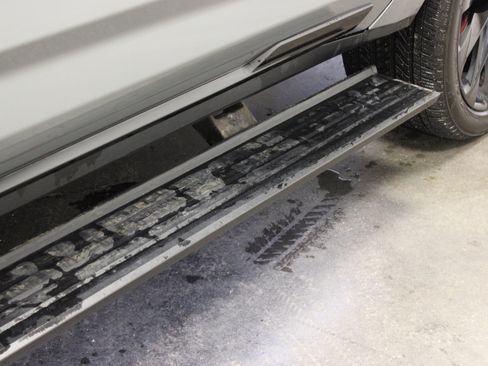 Used 2025 Cadillac Escalade V image 11