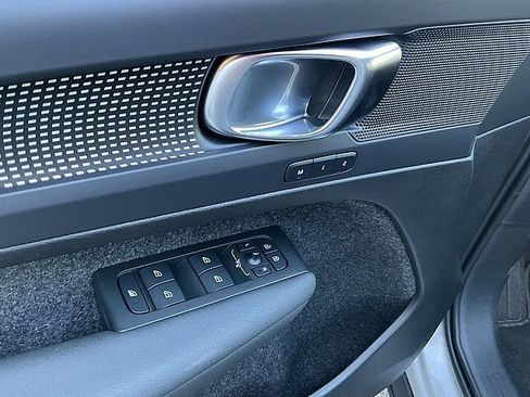 Certified 2025 Volvo XC40 B5 Plus image 16