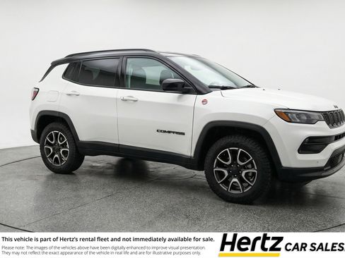 Used 2025 Jeep Compass Trailhawk AWD/4WD image 1