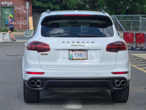 Used 2017 Porsche Cayenne S AWD/4WD image 6