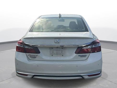 Used 2017 Honda Accord Touring image 7