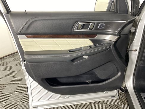 Used 2016 Ford Explorer Platinum image 16