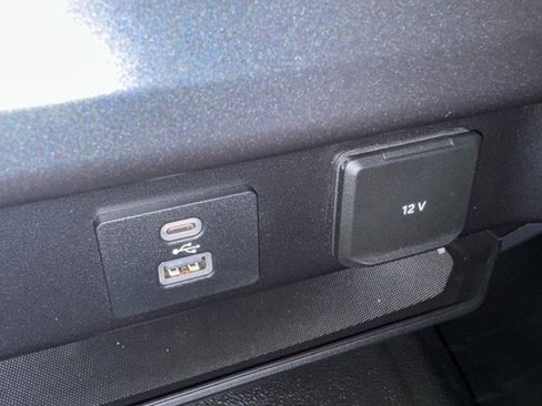 Used 2021 Ford F150 XLT image 37