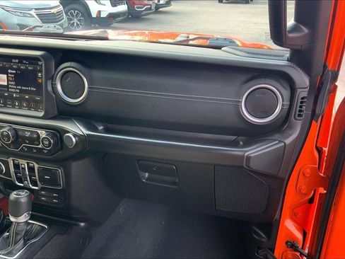 Used 2018 Jeep Wrangler Unlimited Sahara AWD/4WD image 15