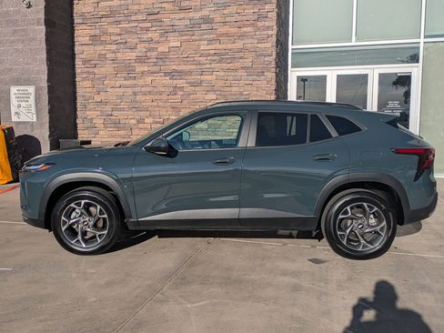 Certified 2025 Chevrolet Trax LT w/ Driver Confidence Package image 3