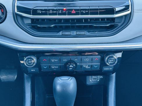 Used 2023 Jeep Compass Limited image 20